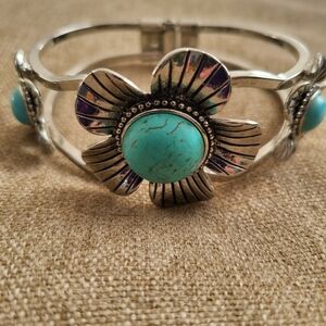 Silver Tone Turquoise 3 Flower Hindged Bracelet Bangle